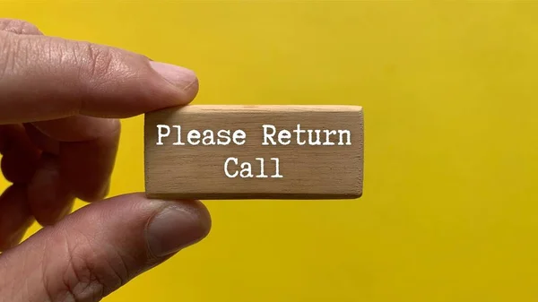 Trä block med orden Please Return Call. — Stockfoto
