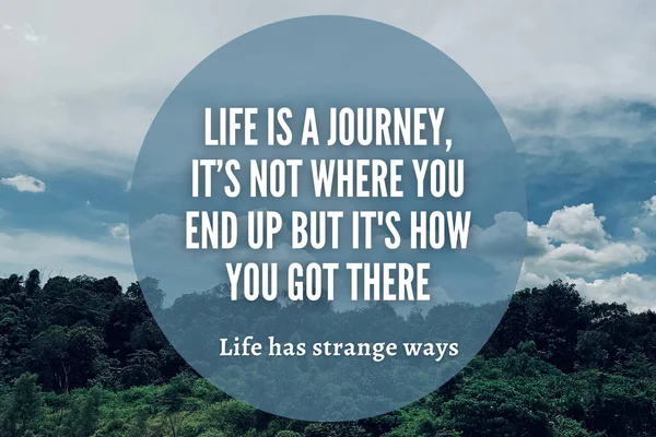 Жизнь - это путешествие не туда, куда ты попал, а туда, куда попал.. — стоковое фото
