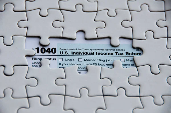 Góra Widok Formularza Podatkowego Brakującymi Puzzli Pojęcie Opodatkowania — Zdjęcie stockowe
