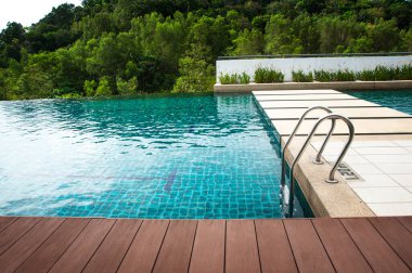 Yüzme anketinin güzel doğa geçmişi var. Tatil kavramı.