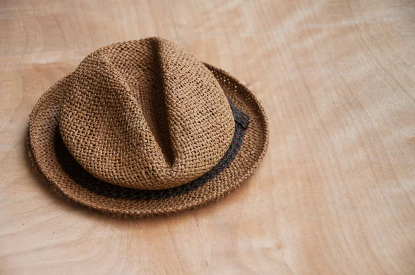 Travelling Brown Hat Wooden Desk Copy Space — Stock Photo, Image