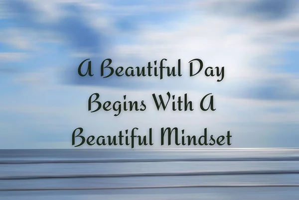 Inspirational quote - A beautiful day begins with a beautiful mindset. With blurry beach background in digital motion effect and bright smooth backdrop. — Stock fotografie