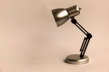 Vintage renk arka planda yakın plan siyah lamba. Boşluğu kopyala