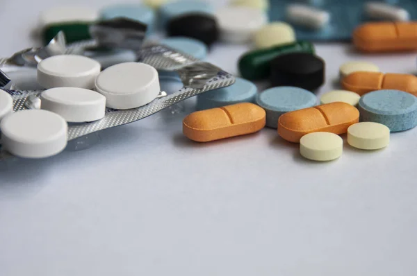 Assorted Pharmaceutical Medicine Pills Tablets Capsules Blurred Background White Background — Fotografia de Stock