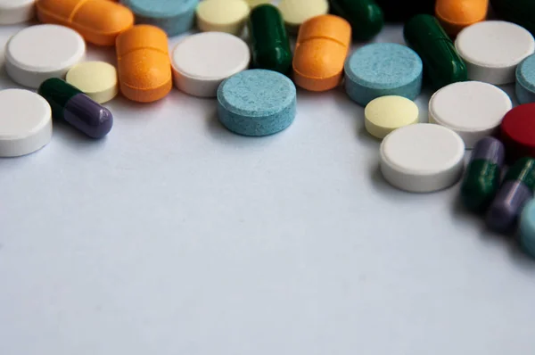 Assorted Pharmaceutical Medicine Pills Tablets Capsules Blurred Background White Background — Fotografia de Stock