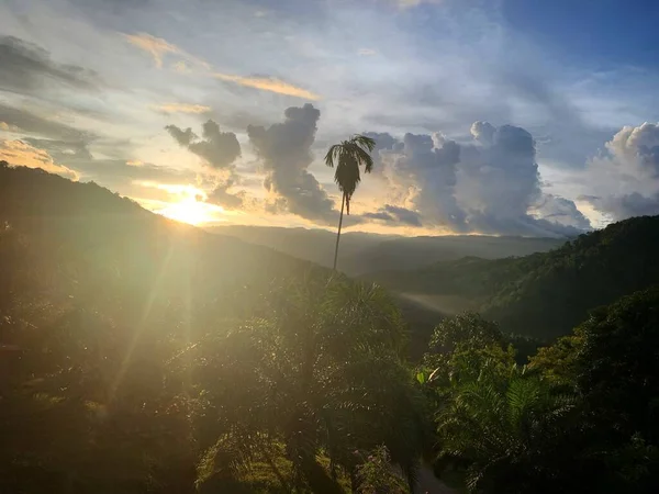 Sonnenuntergang Mit Berg Und Hügelhintergrund Schönheit Der Natur Und Kopierraum — Stockfoto