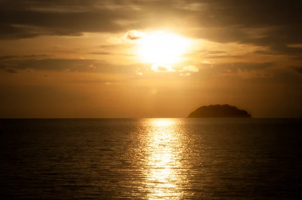 Puesta Sol Playa Tanjung Aru Kota Kinabalu Sabah Borneo Malasia — Foto de Stock