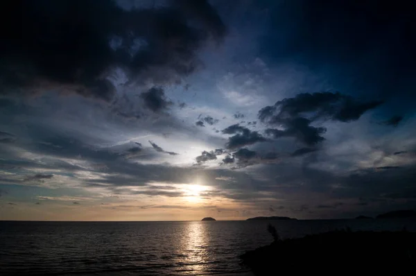 Widok Zachód Słońca Tanjung Aru Beach Kota Kinabalu Sabah Borneo — Zdjęcie stockowe