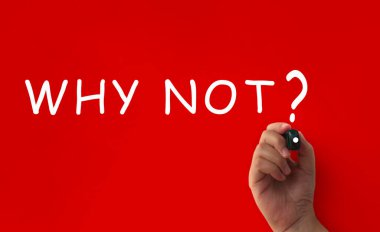 Neden kırmızı kapak arka planında yazılı metin değil?.