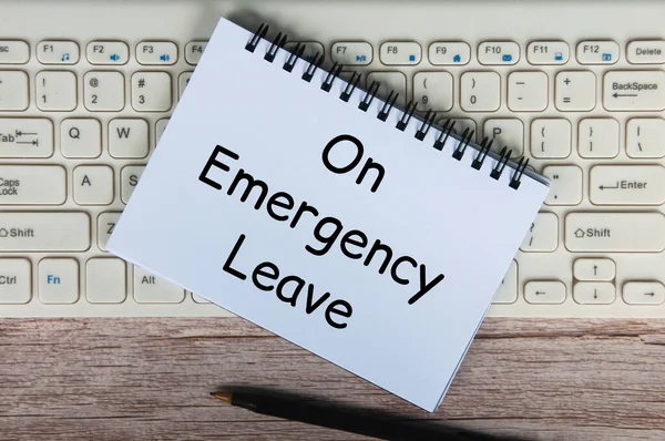 Emergency Leave Text White Notepad Pen Keyboard Background Emergency Leave — Φωτογραφία Αρχείου