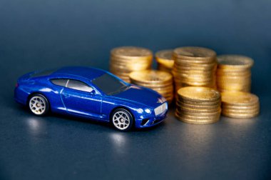 Kuala Lumpur, Malezya - Temmuz 2022: Bentley Continental GT 'nin siyah kapaklı minyatür oyuncak arabası. Boşluğu kopyala.