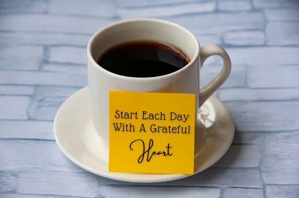 Inspirational Quote Text Yellow Notepad Coffee Cup Start Each Day — 스톡 사진
