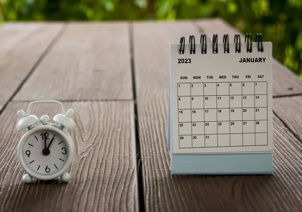 Alarm Clock Pointing Clock January 2023 Calendar Bench Time Calendar — Fotografia de Stock