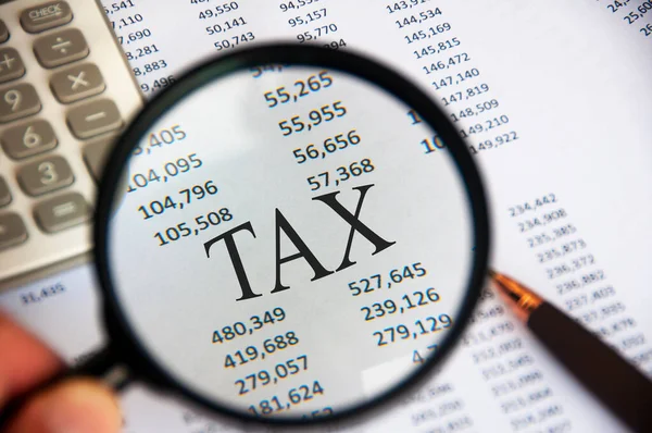 Ampliação Com Foco Palavra Tax Papel Análise Conceito Fiscal — Fotografia de Stock