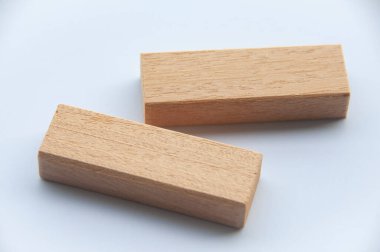 Metin ve fikirler için özelleştirilebilir alanı olan tahta bloklar. Boşluğu kopyala.