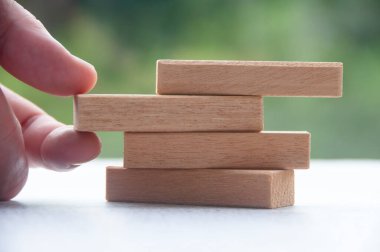 Metin ya da fikirler için özelleştirilebilir alanı olan bir tahta bloğu çekerek. Boşluğu kopyala.