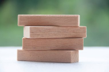 Metin ve fikirler için özelleştirilebilir alanı olan tahta bloklar. Boşluğu kopyala.