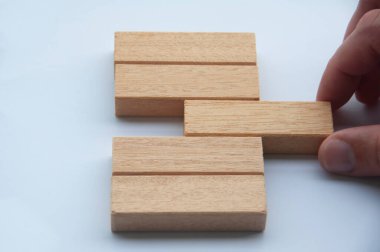 Metin ya da fikirler için özelleştirilebilir alanı olan tahta bir bloğu çekerek. Boşluğu kopyala.