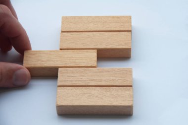 Metin ya da fikirler için kişiselleştirilebilir alanı olan ahşap bir blok yerleştirmek. Boşluğu kopyala.