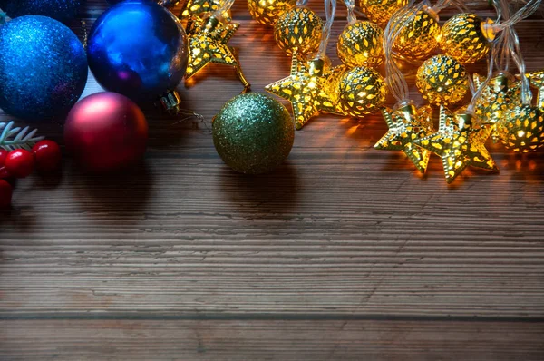 Saluti Stagione Testo Con Palline Oro Natale Inizia Sfondo Chiaro — Foto Stock