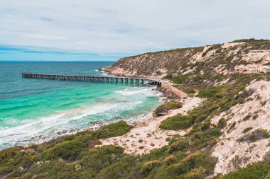 Stenhouse Bay Jetty, Inneston Park, Yorke Yarımadası, Güney Avustralya 'daki gözcülerden izleniyor.