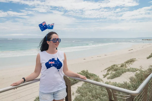 Mujer Joven Disfrutando Las Vistas Seal Bay Isla Canguro Australia —  Fotos de Stock