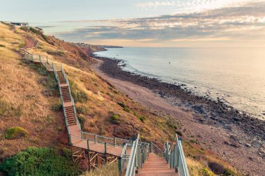 Marion 'dan Hallett Cove Coastal Walking Trail' e gün batımında, Güney Avustralya, Güney Avustralya