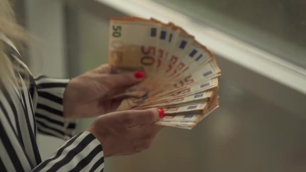 Szef Działu Biurowego Liczy Dużo Banknotów Euro Bogactwo Inflacja Biznes — Wideo stockowe