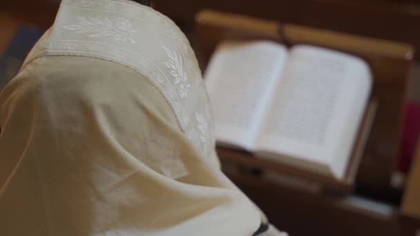 Old Man Jew Praying Reading Book Close Book — Stock Video