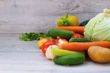 Sebze. Yemekler sağlıklı. Domates, salatalık, kapüşon, patates biber, pancar soğan sarımsağı.