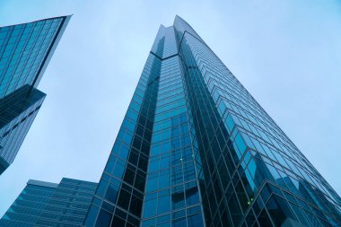 MOSCOW, Rusya - 11.06. 2021: Moskova şehri sisli. Şehrin iş bölgesi..