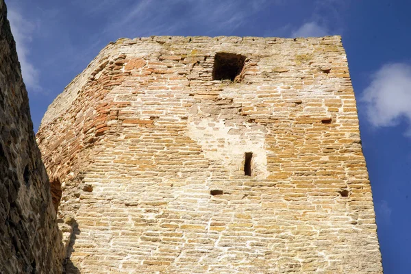 Věž Staré Pevnosti Proti Modré Obloze Isborsk — Stock fotografie