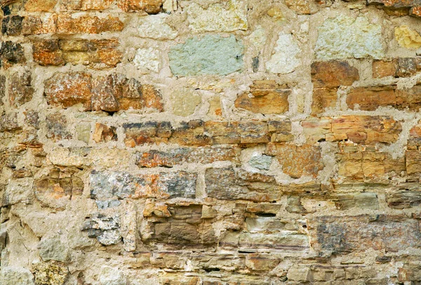 Κίτρινος Τοίχος Παλιός Πέτρινος Τοίχος Από Πέτρες Διαφόρων Σχημάτων — Φωτογραφία Αρχείου
