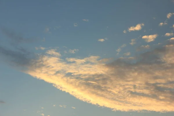 Foto Conjunto Nuvens Mudando Cor Forma Das Nuvens Diferentes Formas — Fotografia de Stock