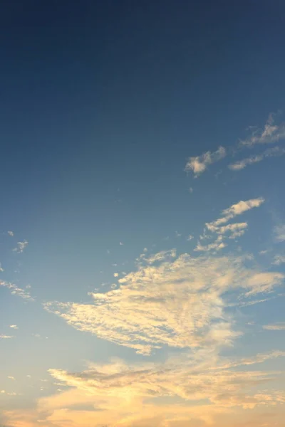 모양의 구름의 모양을 바꾸는 일련의 — 스톡 사진