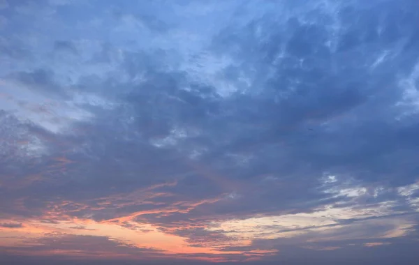 Foto Conjunto Nuvens Pela Manhã Nascer Sol Mudando Cor Forma — Fotografia de Stock