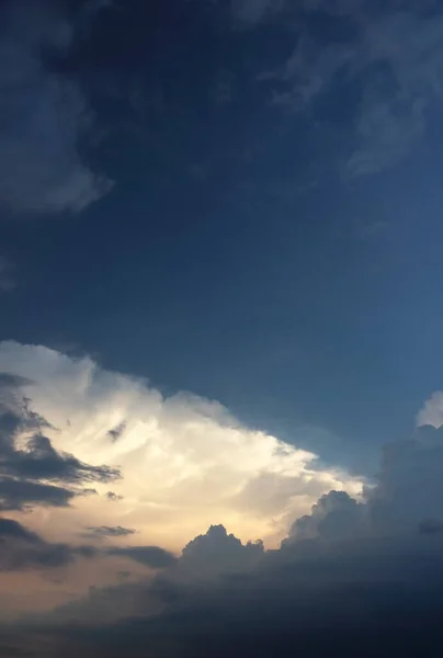 Foto Conjunto Nubes Mañana Amanecer Cambiando Color Forma Las Nubes — Foto de Stock