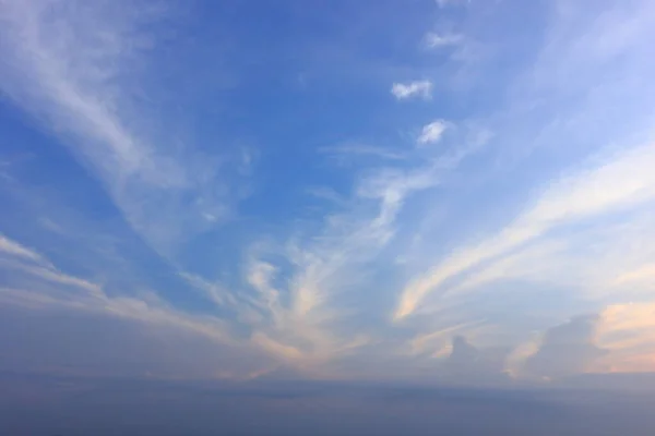 Φωτογραφία Της Ανατολής Από Θάλασσα Και Όμορφα Σύννεφα Του Ουρανού — Φωτογραφία Αρχείου