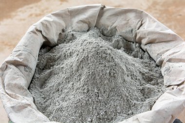 Poşette çimento tozu var.