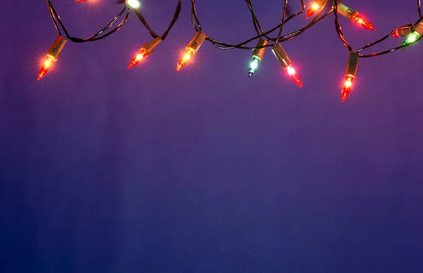 Vánoční Světlo Provázek Modrém Pozadí Kopií Spac — Stock fotografie