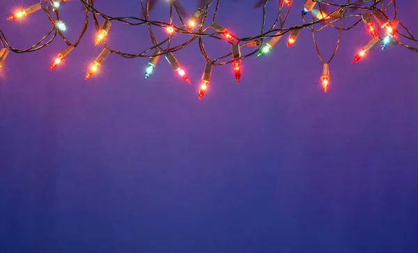 Cadena Luces Navidad Sobre Fondo Azul Con Spac Copia — Foto de Stock