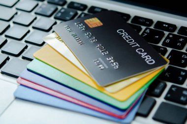 Kredi kartı ödemesi. Çevrimiçi ödeme mağazası ve kredi kartı. çevrimiçi alışveriş