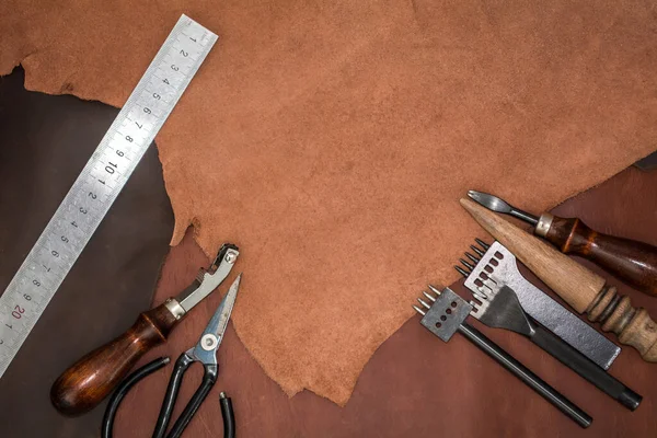Tools Leather Crafting Pieces Brown Leather Manufacture Leather Goods Flat — Stock Photo, Image