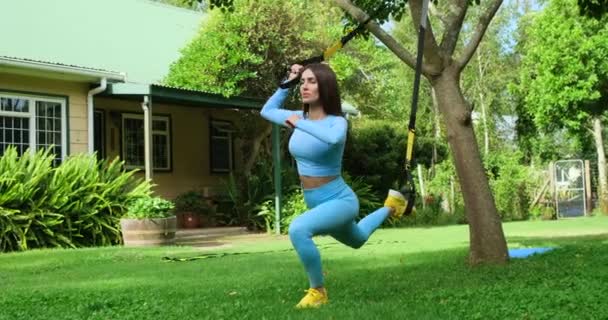 Mujeres Haciendo Flexiones Brazos Entrenamiento Con Correas Fitness Trx Una — Vídeos de Stock