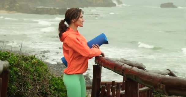 Woman Yoga Exercise Pose Healthy Life Caucasian Sportswoman Looking Away — Stockvideo