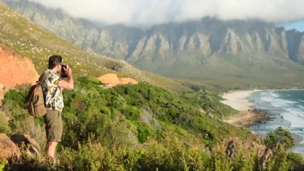 Male Tourist Top Gray Mountain Fog Autumn Male Traveler Safari — Video