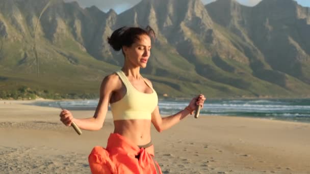 Sporty Woman Skipping Rope Stylish Athletic Woman Goes Sports Wild — Vídeo de stock
