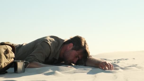 Exhausted Man Desert Apathy Fatigue Exhaustion Mental Disorders Concept Mental — Vídeo de Stock