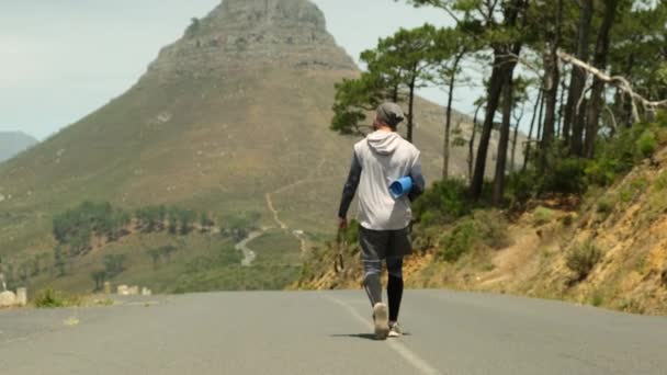 Sporty Man Shorts Sports Leggings Walks Road Park High Mountains — Stock Video