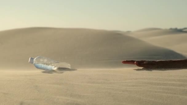 Woman Feels Thirst Drinks Water Desert Womans Hand Lies Sand — Vídeo de Stock